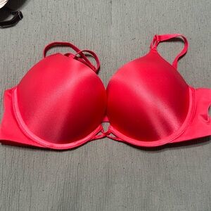 Victoria’s Secret Bombshell bra 36B (adds two cups to your regular size!)